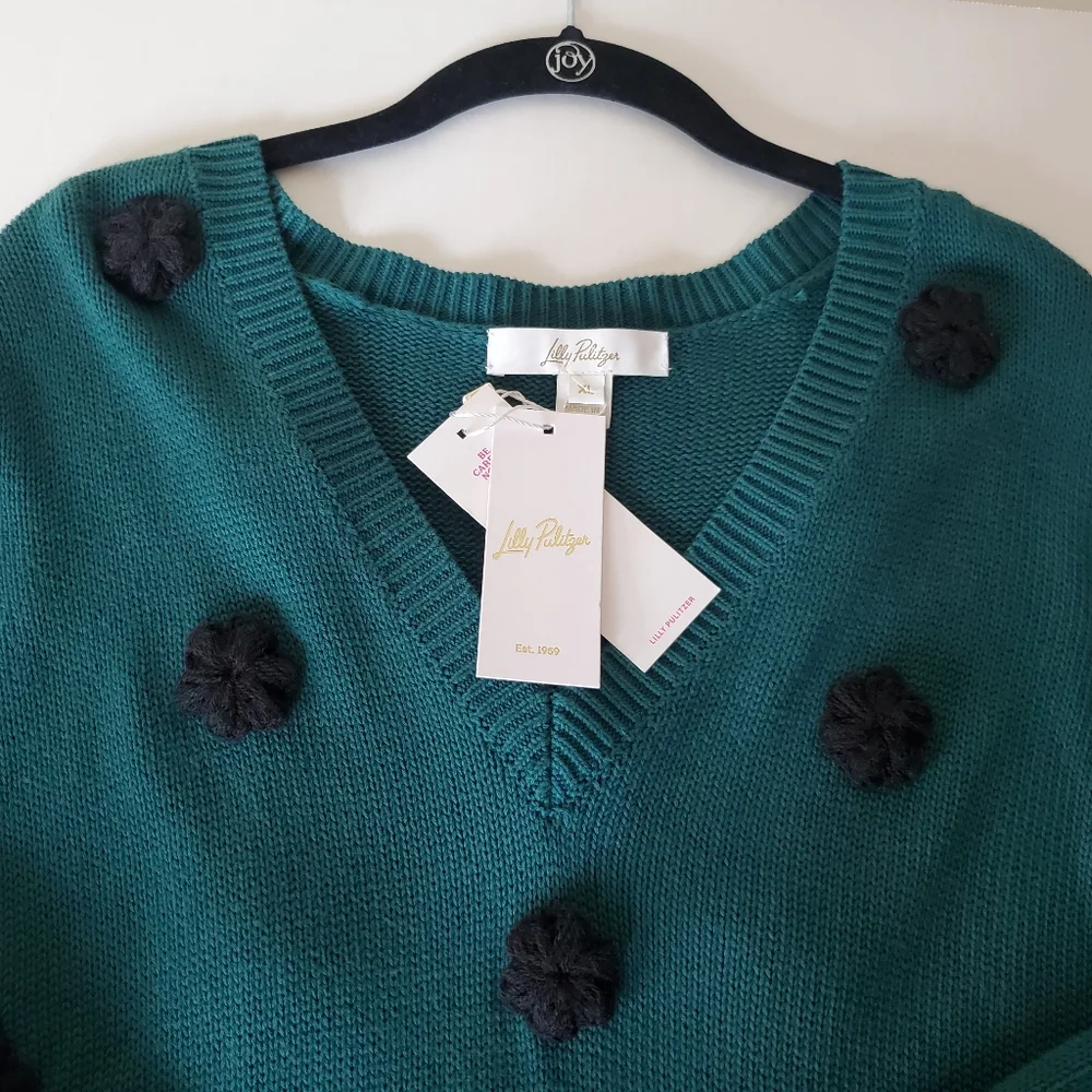 Lilly Pulitzer Wyla Sweater XL Villa Green Tossed Crochet Flowers VNeck Knit Pom